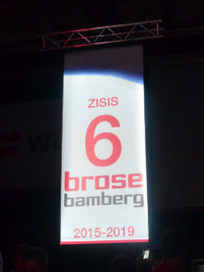 Brose Bamberg ehrt Nikos Zisis