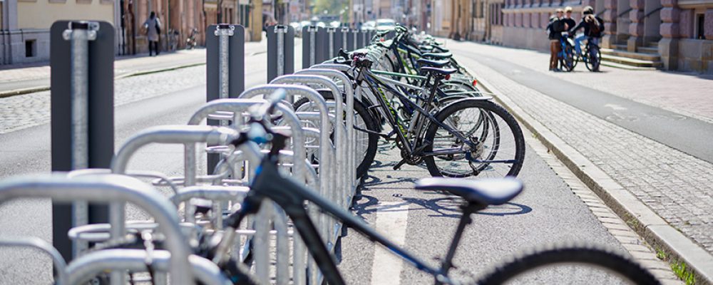 Dauerhafte Abstellmöglichkeit für 100 Fahrräder von Schülerinnen und Schülern geschaffen