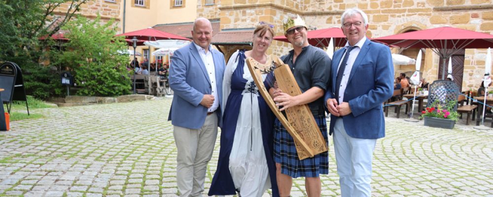 Große und kleine Besucher erobern die Giechburg