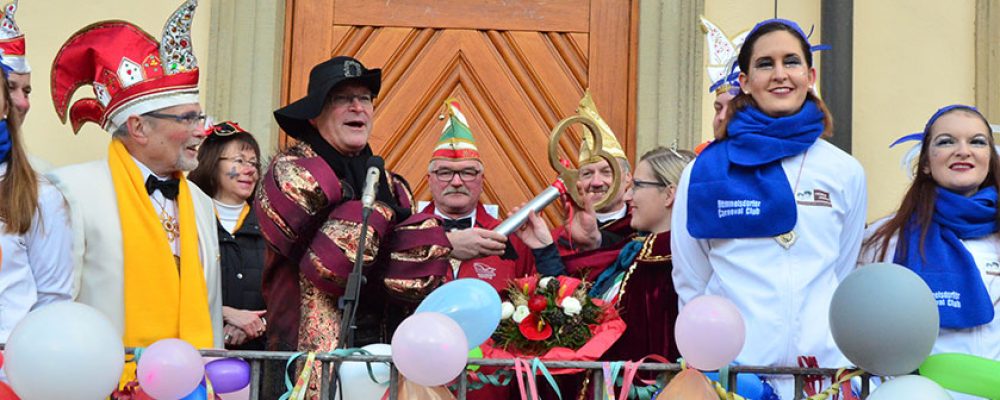 Gaudiwurm zieht durch die Bamberger Innenstadt