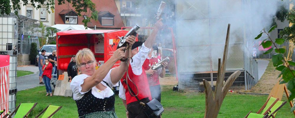 Eröffnung des 10. Zwiebeltreterfestes auf der Böhmerwiese