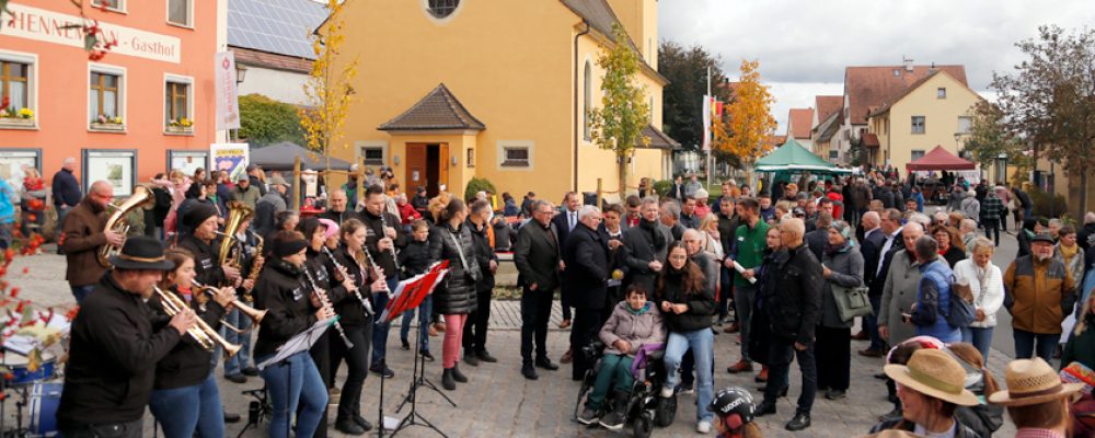 Bunt und regional – das war der Apfelmarkt in Sambach